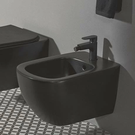 Ideal Standard Tesi Silk Black Wall Hung Bidet 5 Ideal Standard Tesi Silk Black Wall Hung Bidet - Image 3
